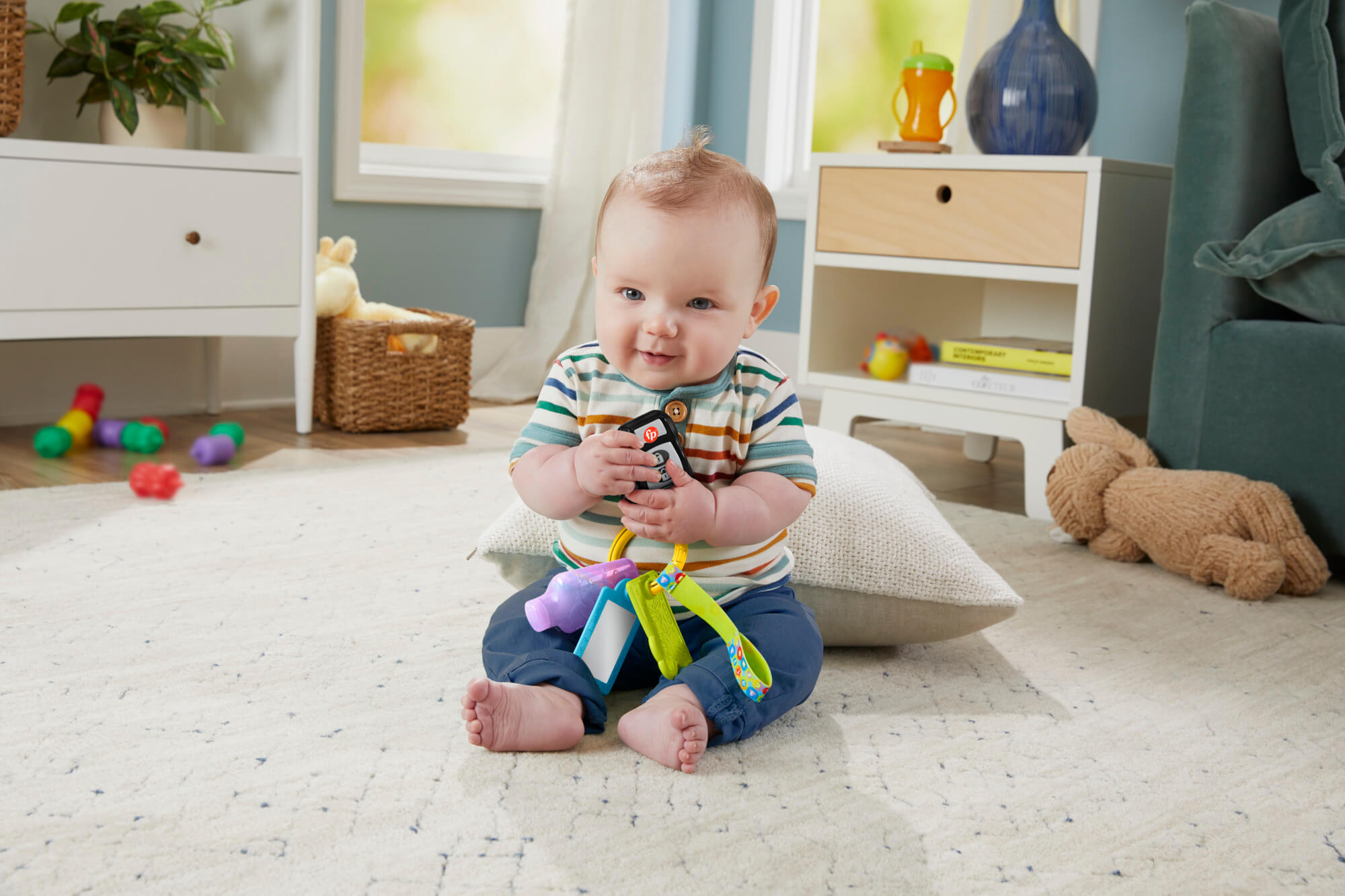 Az első játszósarok kialakítása nem csupán praktikus feladat, hanem egy szeretetteljes meghívás a világ felfedezésére.